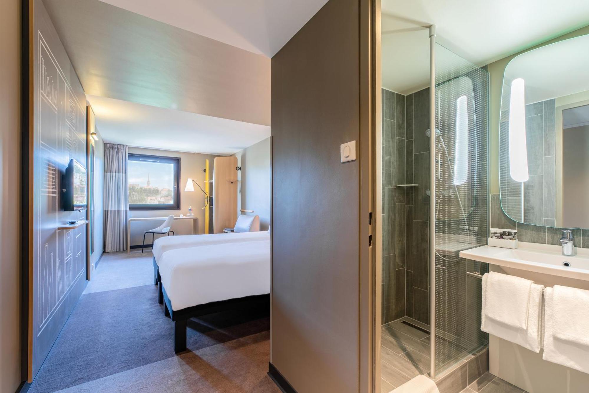 Ibis Castle Hill 3*