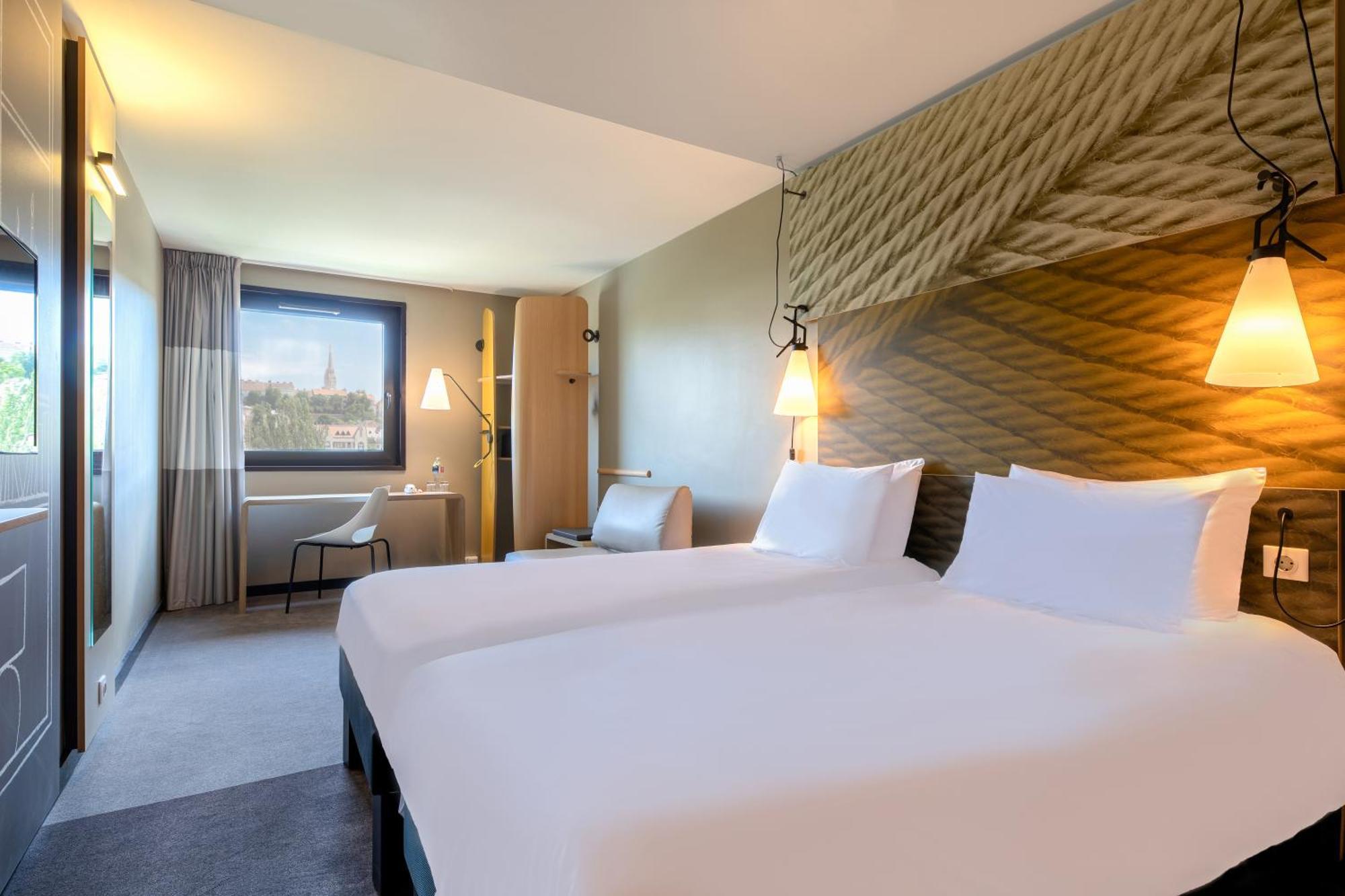 Ibis Castle Hill Отель